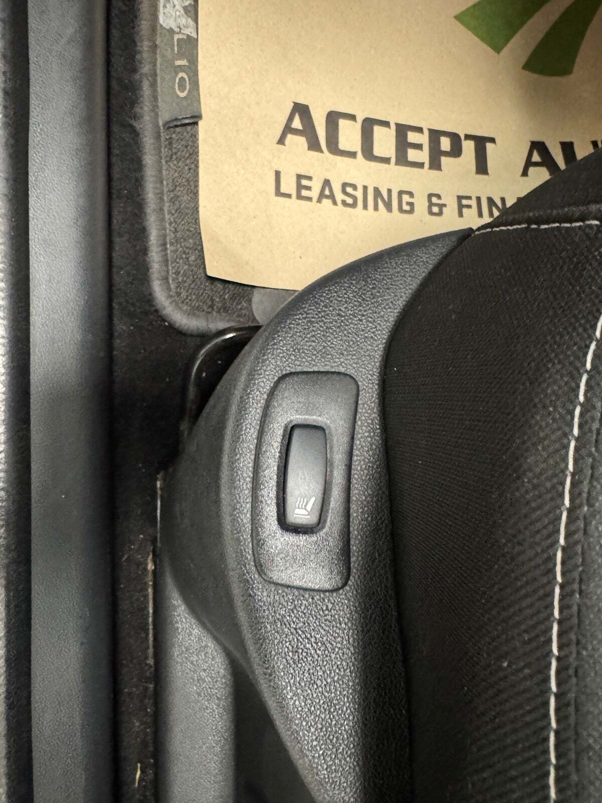 Blå Renault Clio IV fra 2016