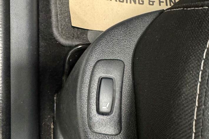 Blå Renault Clio IV fra 2016