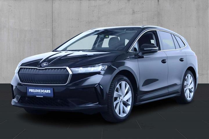 Sort Skoda Enyaq fra 2021 set udefra