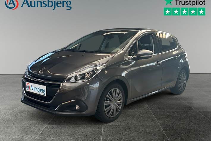 Grå Peugeot 208 fra 2019