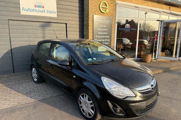 Sort Opel Corsa fra 2012
