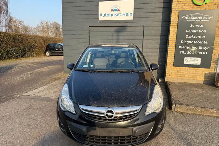 Sort Opel Corsa fra 2012