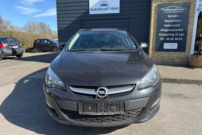 Sort Opel Astra fra 2014
