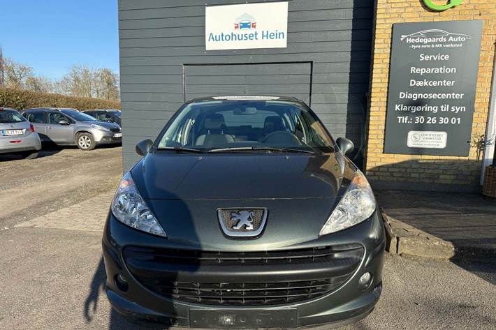 Grå Peugeot 207 fra 2007