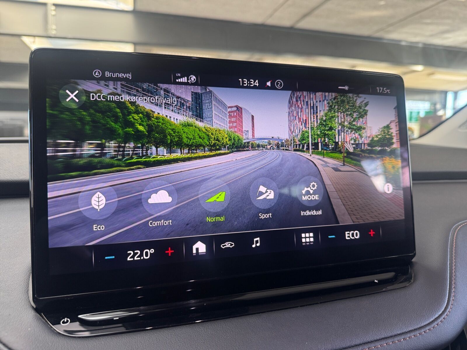 Blå Skoda Enyaq fra 2022