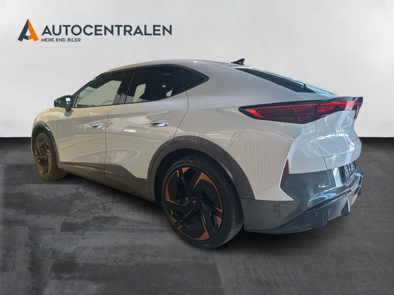 Hvid Cupra Tavascan fra 2025