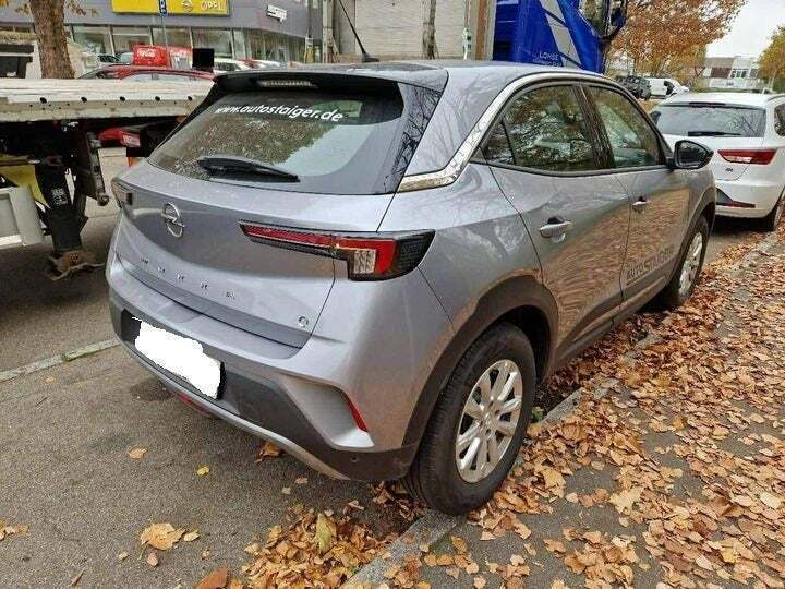 Grå Opel Mokka-e fra 2023