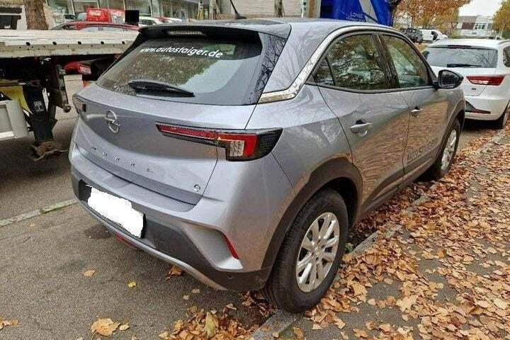 Grå Opel Mokka-e fra 2023