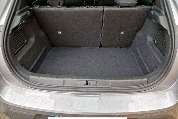 Grå Opel Mokka-e fra 2023