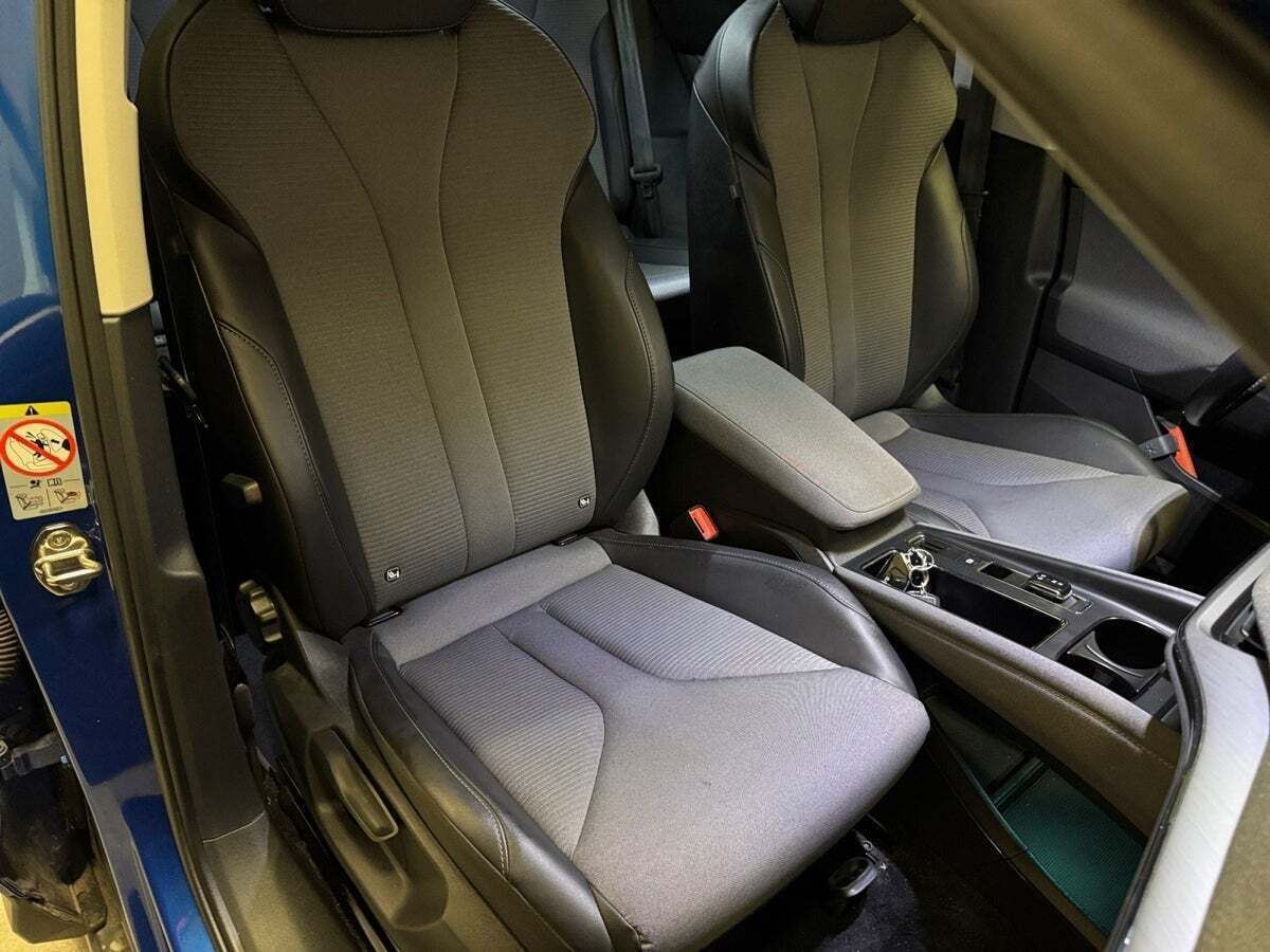 Blå Skoda Enyaq fra 2022