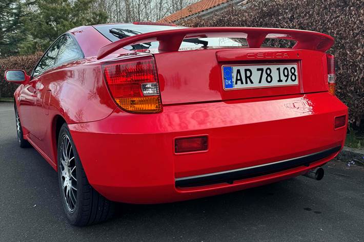 Rød Toyota Celica fra 2000