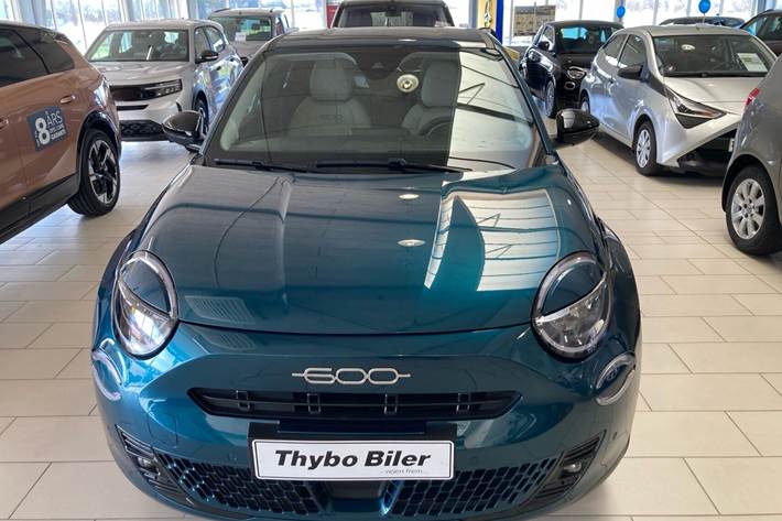 Blå Fiat 600e fra 2025