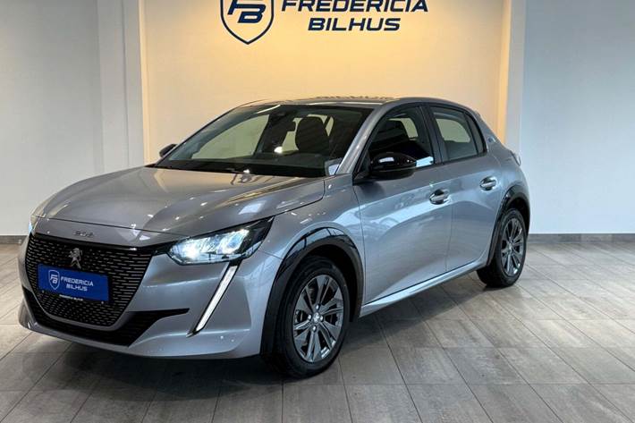 Grå Peugeot e-208 fra 2022 set udefra