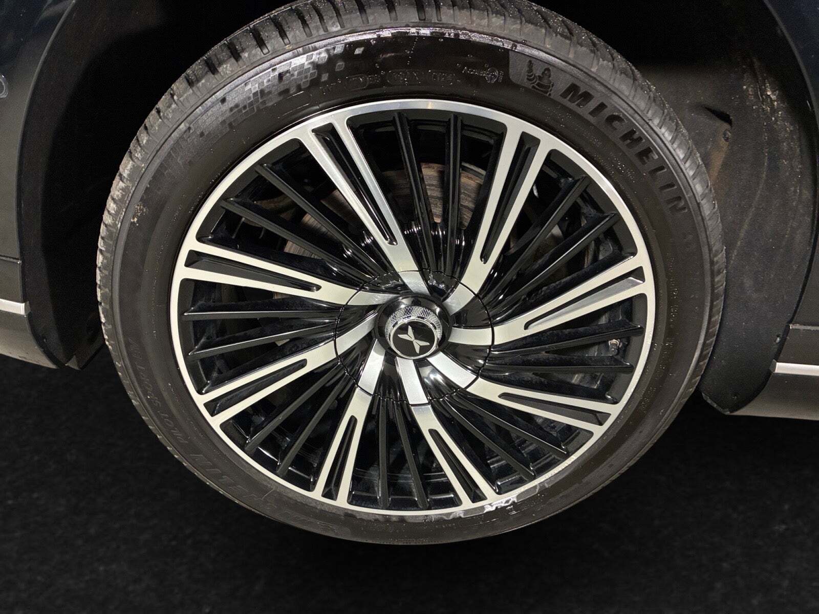 Sort Xpeng G9 fra 2024