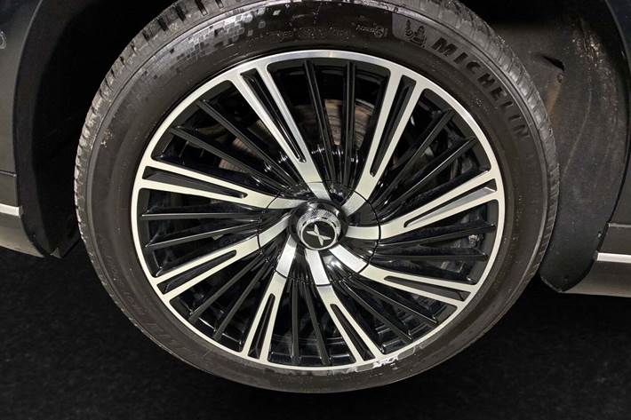 Sort Xpeng G9 fra 2024