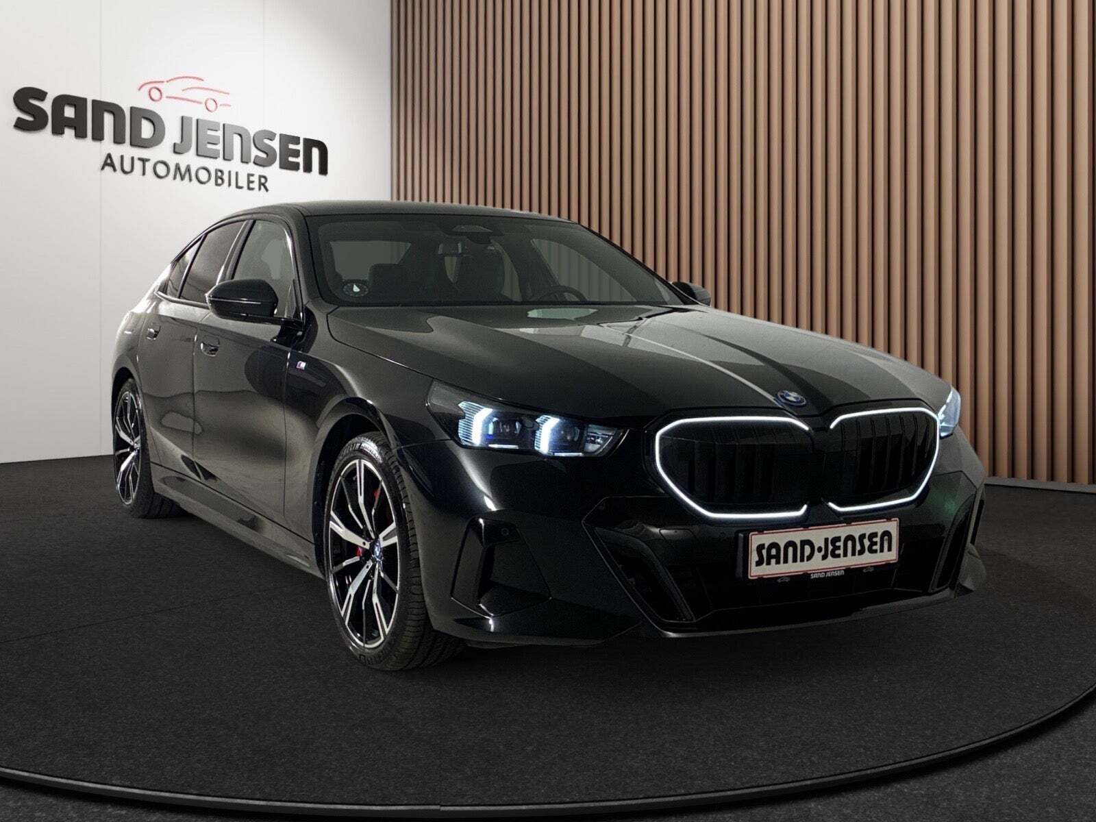 Sort BMW 550e fra 2024
