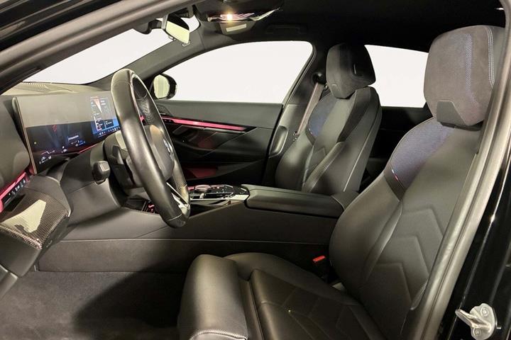 Sort BMW 550e fra 2024