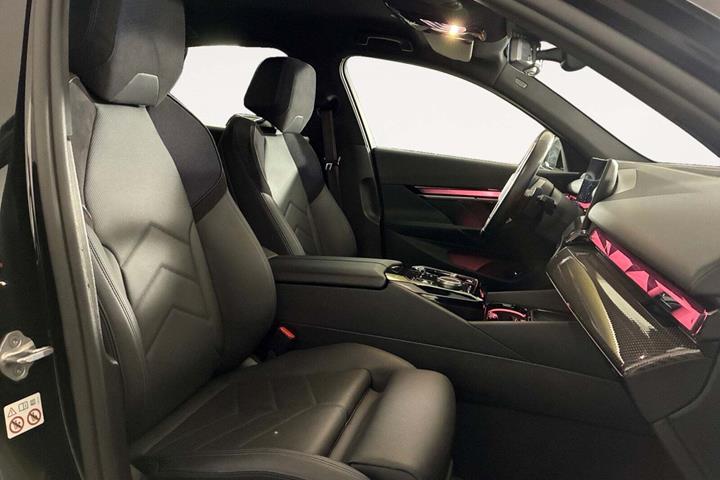 Sort BMW 550e fra 2024