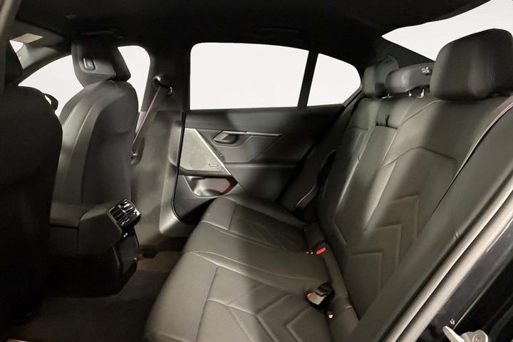 Sort BMW 550e fra 2024