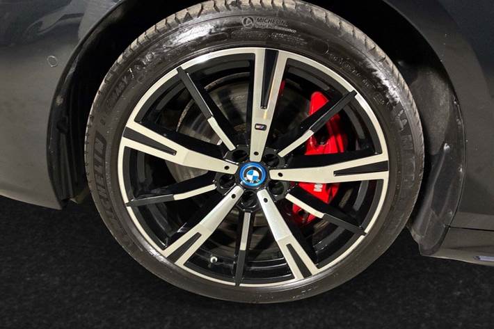 Sort BMW 550e fra 2024