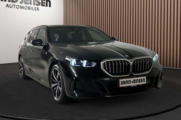 Sort BMW i5 fra 2025