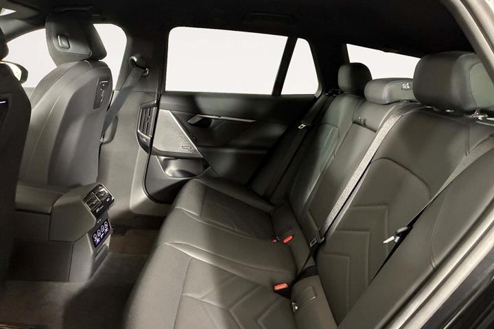Sort BMW i5 fra 2025