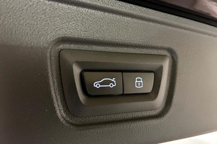 Sort BMW i5 fra 2025