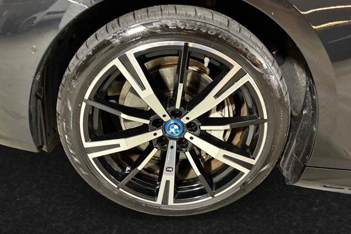 Sort BMW i5 fra 2025