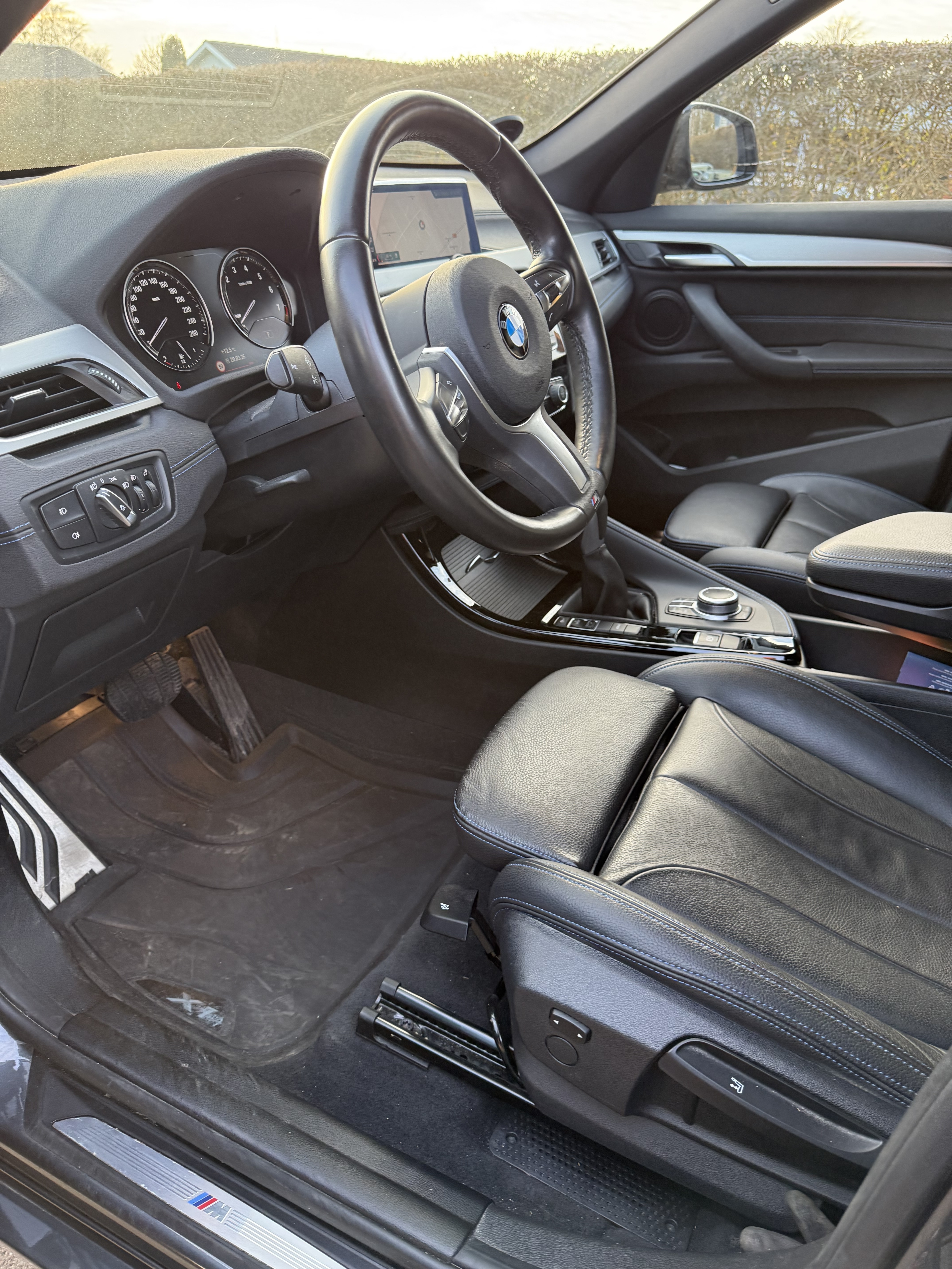 Grå BMW X1 fra 2020