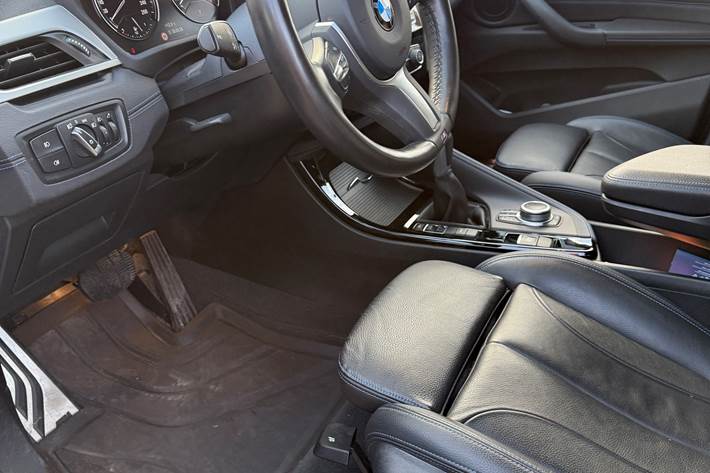 Grå BMW X1 fra 2020