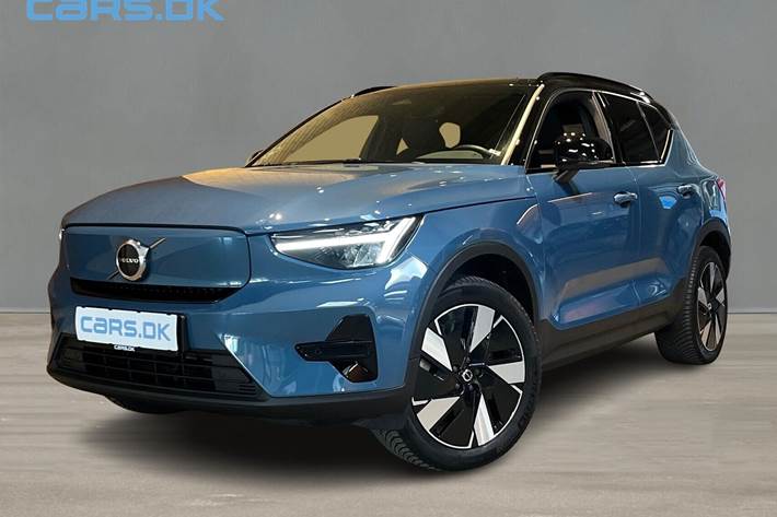 Blå Volvo XC40 fra 2024