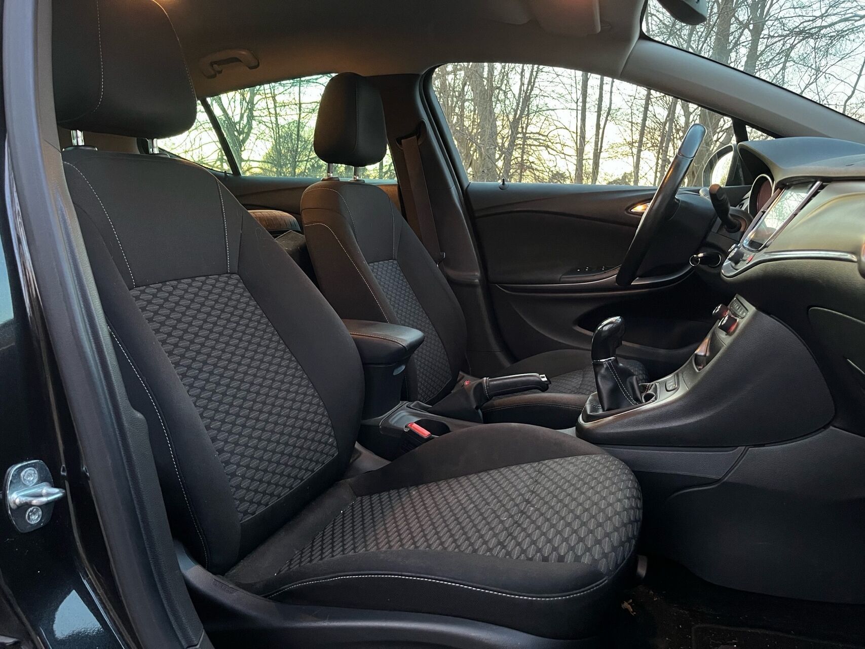 Sort Opel Astra fra 2015