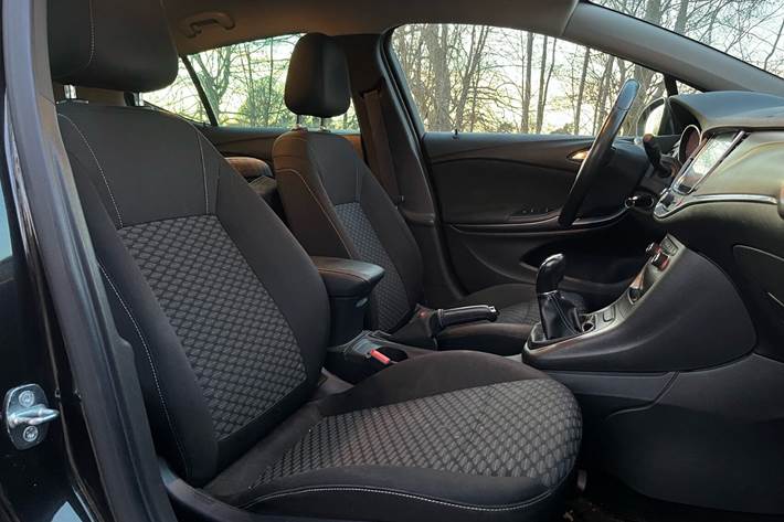 Sort Opel Astra fra 2015