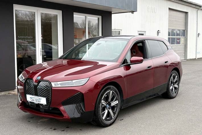 Grå BMW iX fra 2021