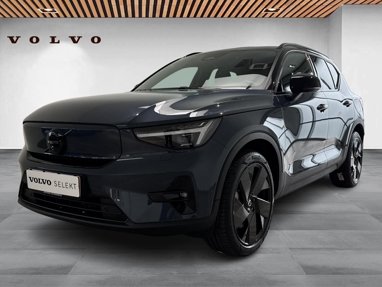 Volvo EX40 Extended Range Black Edition