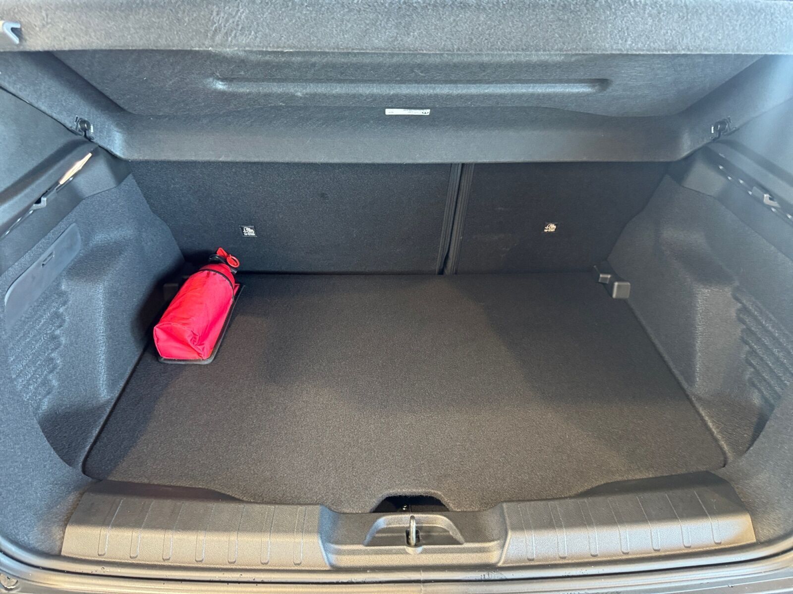 Grå Jeep Avenger fra 2024