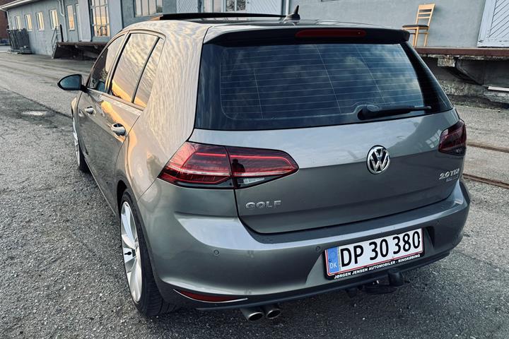 Grå VW Golf fra 2013