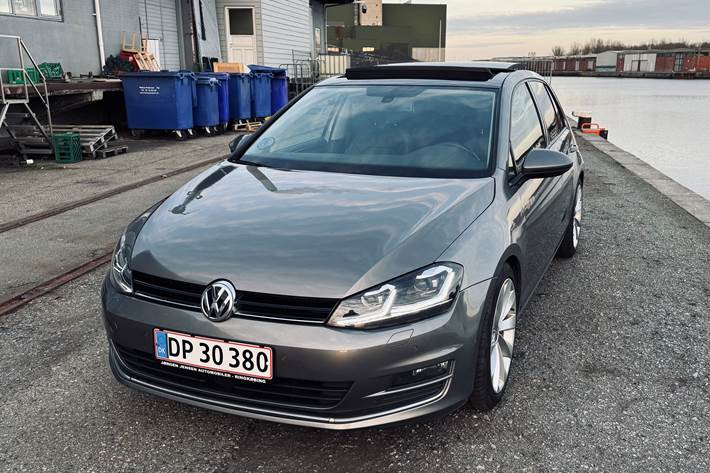 Grå VW Golf fra 2013
