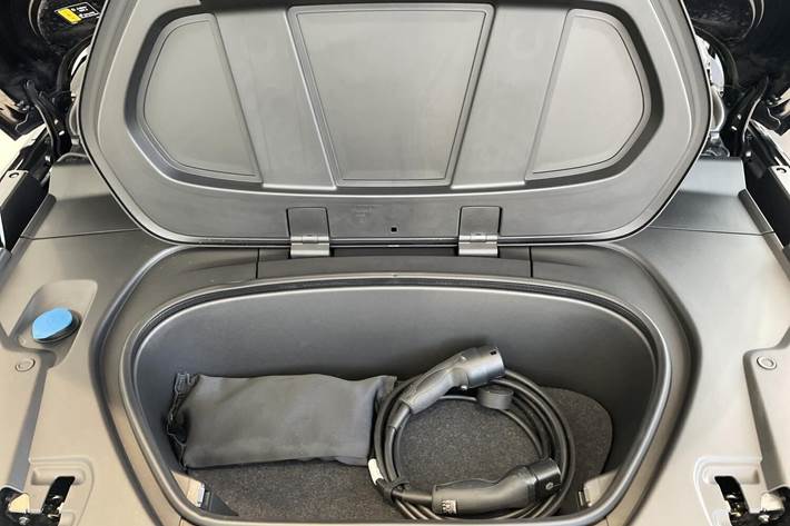 Sort Volvo EC40 fra 2024