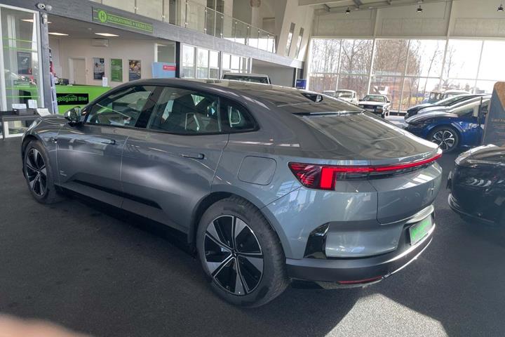 Grå Polestar 4 fra 2024