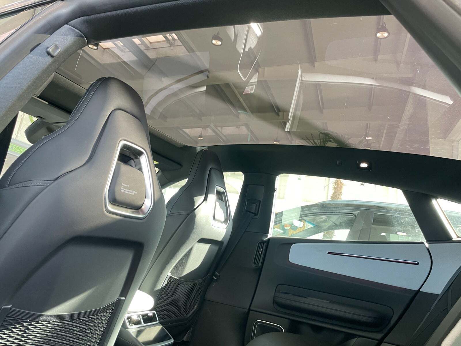 Grå Polestar 4 fra 2024