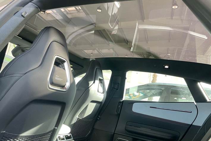 Grå Polestar 4 fra 2024