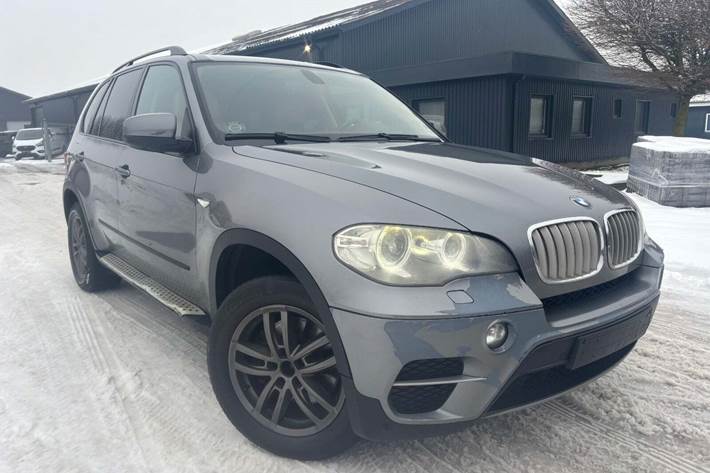 Grå BMW X5 fra 2011