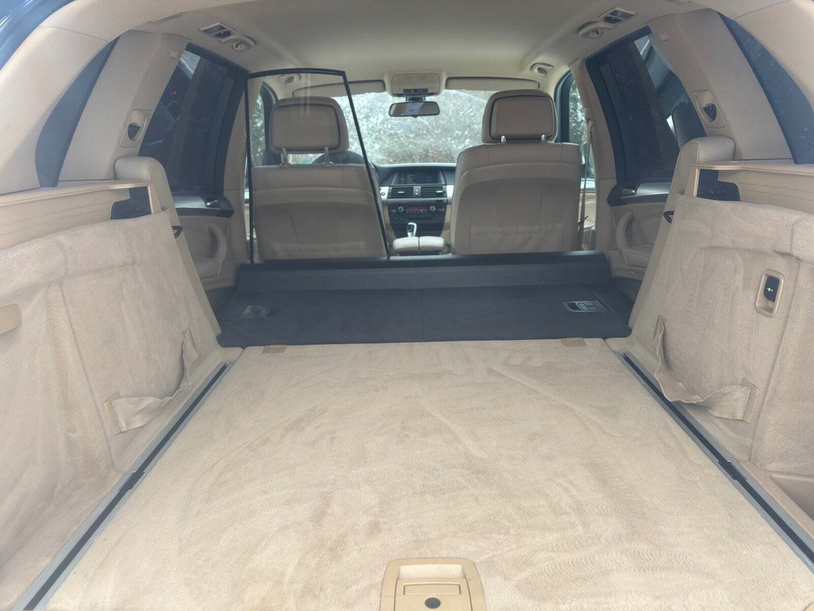 Grå BMW X5 fra 2011