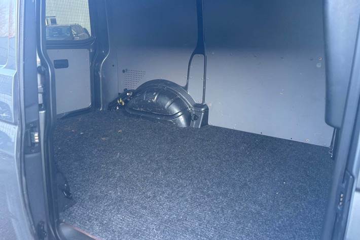 Sort VW Transporter fra 2012