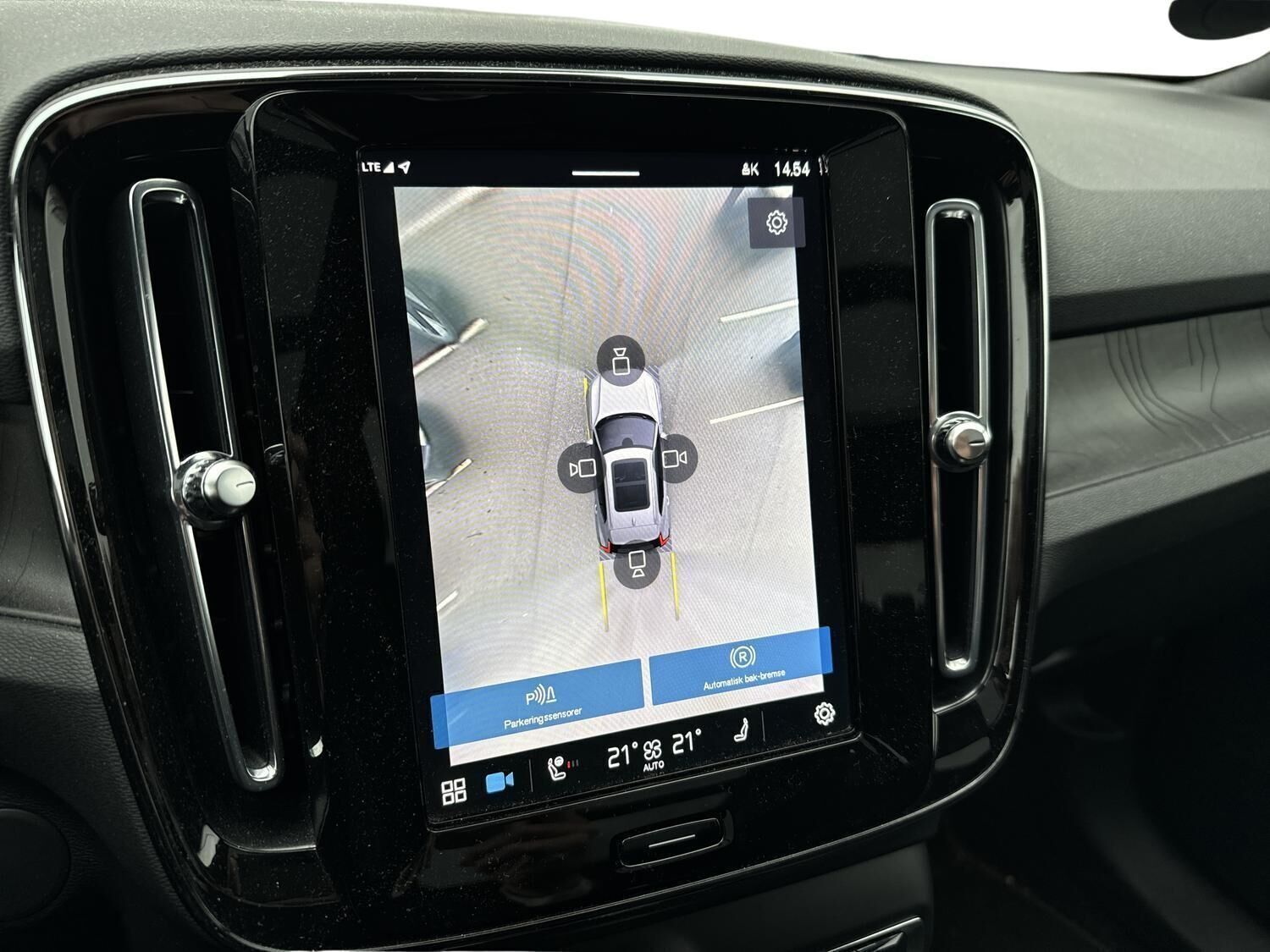 Sort Volvo XC40 fra 2023