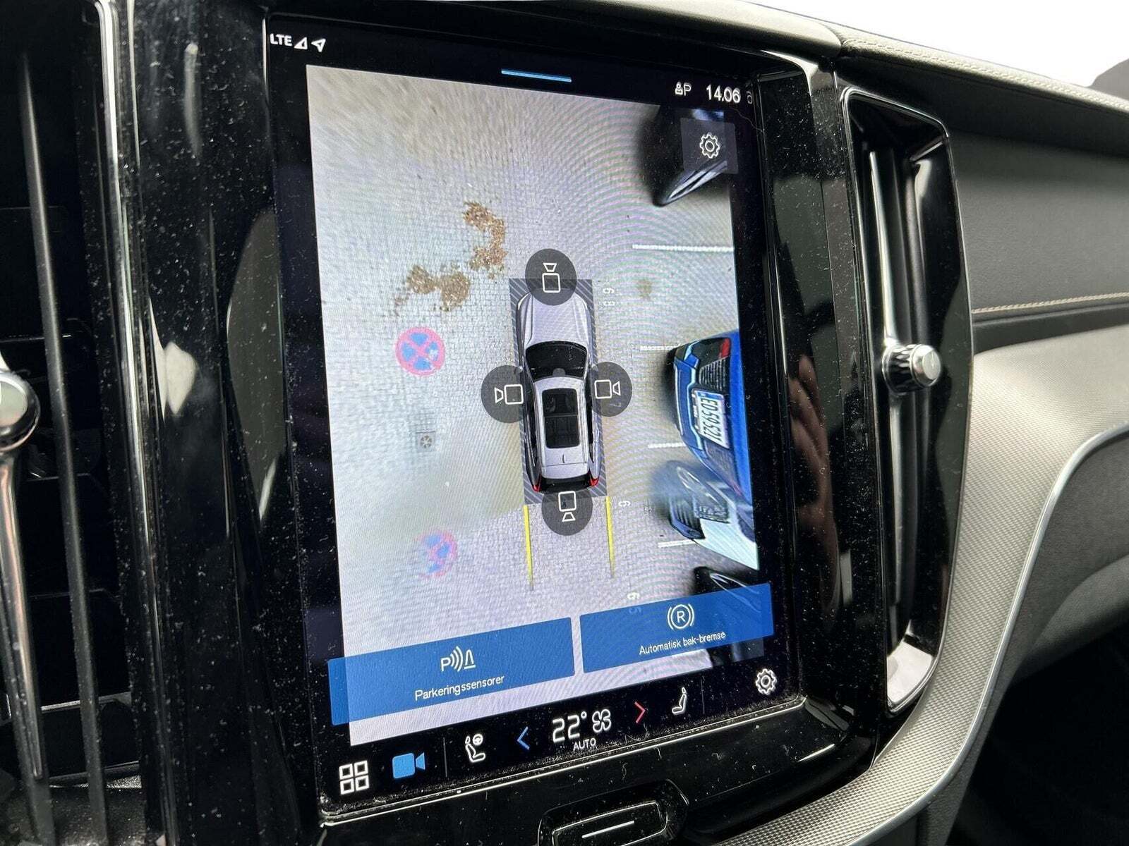 Blå Volvo XC60 fra 2022