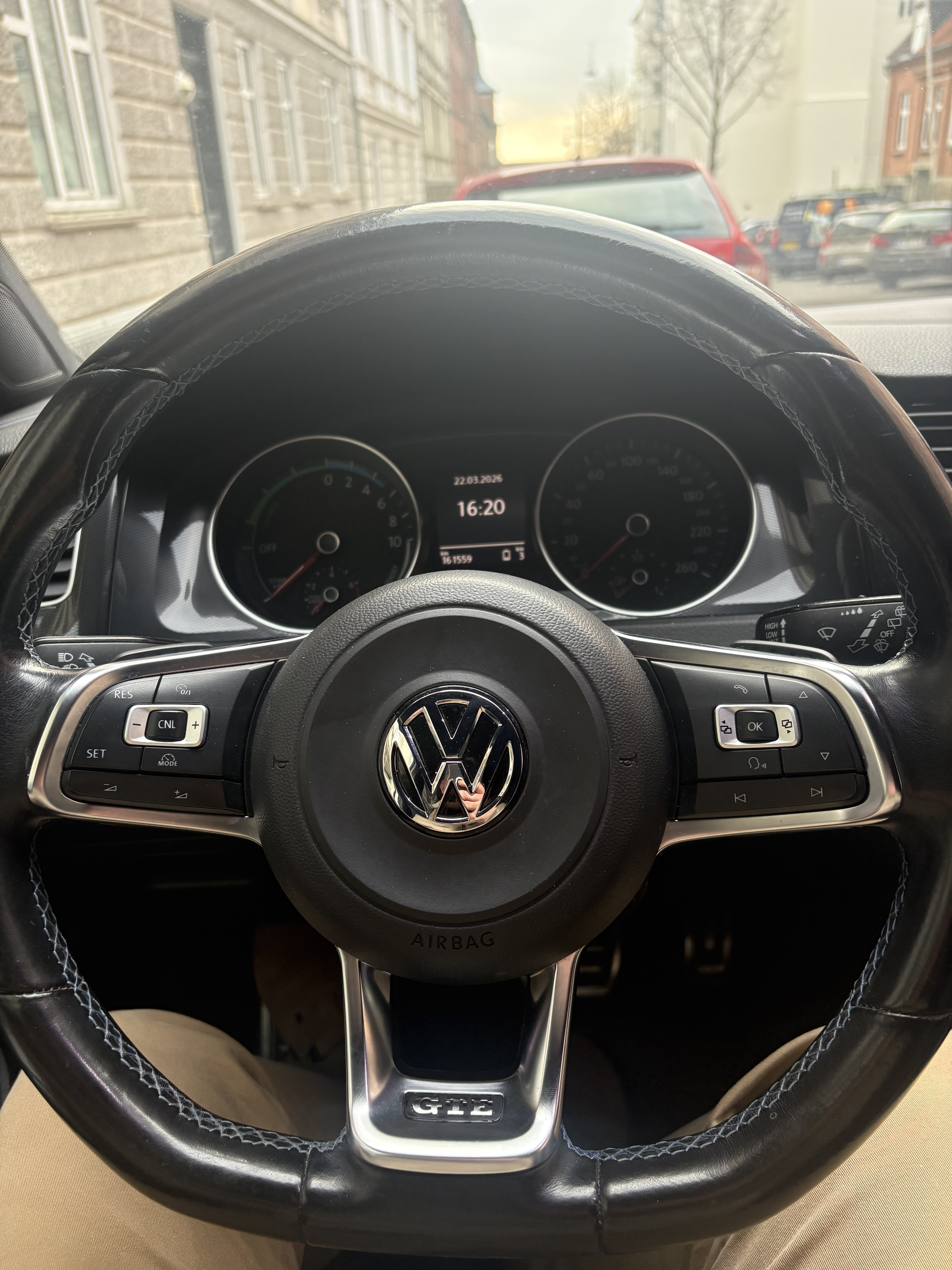Sølv VW Golf VII fra 2016