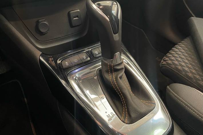 Grå Opel Crossland X fra 2019