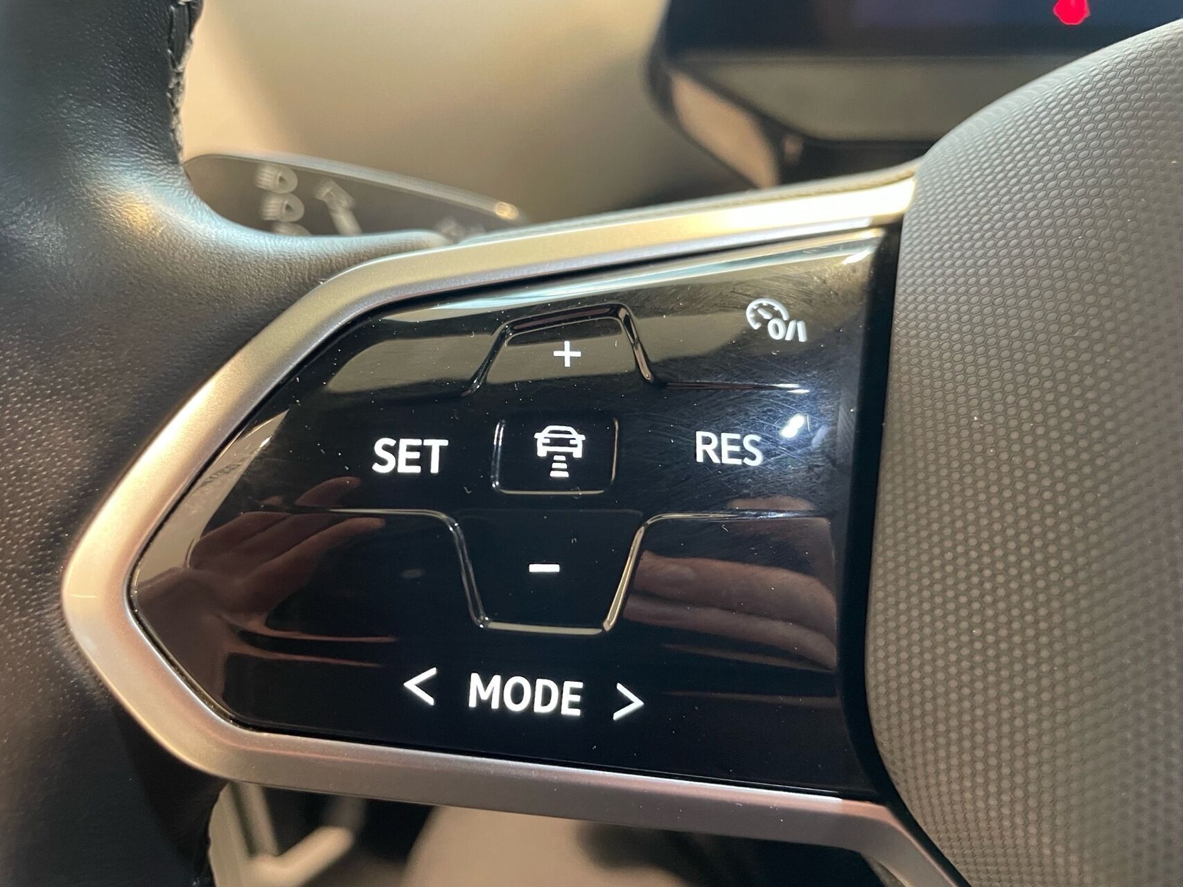 Grå VW ID.4 fra 2022